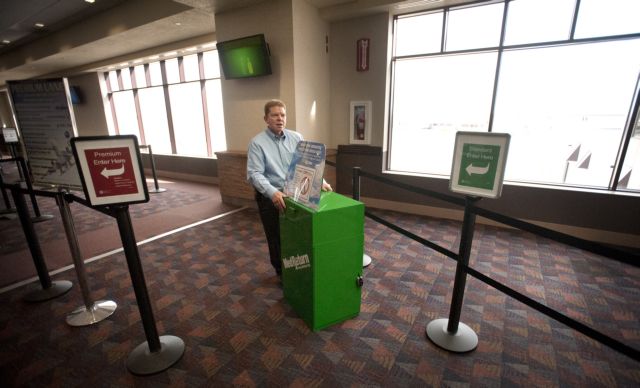 Στο αεροδρόμιο του Κολοράντο, ρίξτε τη μαριχουάνα σας στους πράσινους κάδους